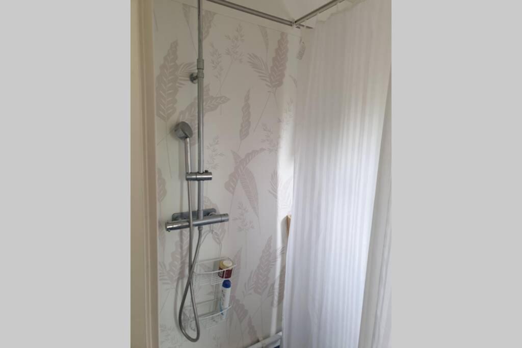 Gaeststuga I Vacker Natur, Bastu, Bubbelpool Sommartid Och Gratis Parkering Naera Ulricehamn Och Lassalyckan, Guesthouse With Nice View With Sauna And Free Parking Close To Dalsjoefors And Fishing Borås Buitenkant foto