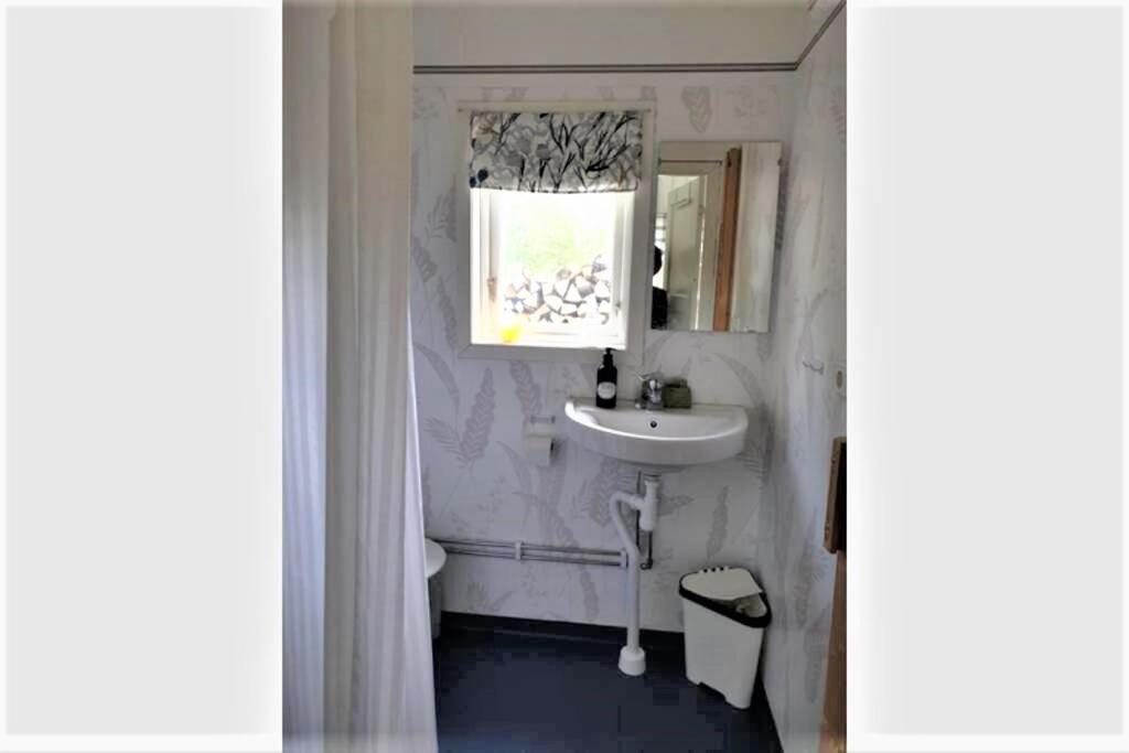 Gaeststuga I Vacker Natur, Bastu, Bubbelpool Sommartid Och Gratis Parkering Naera Ulricehamn Och Lassalyckan, Guesthouse With Nice View With Sauna And Free Parking Close To Dalsjoefors And Fishing Borås Buitenkant foto